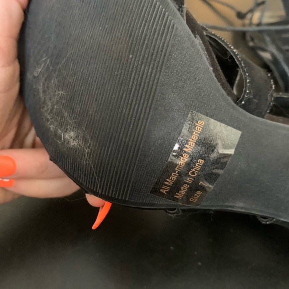 FASHION NOVA Strappy heels - Picture 4 of 5